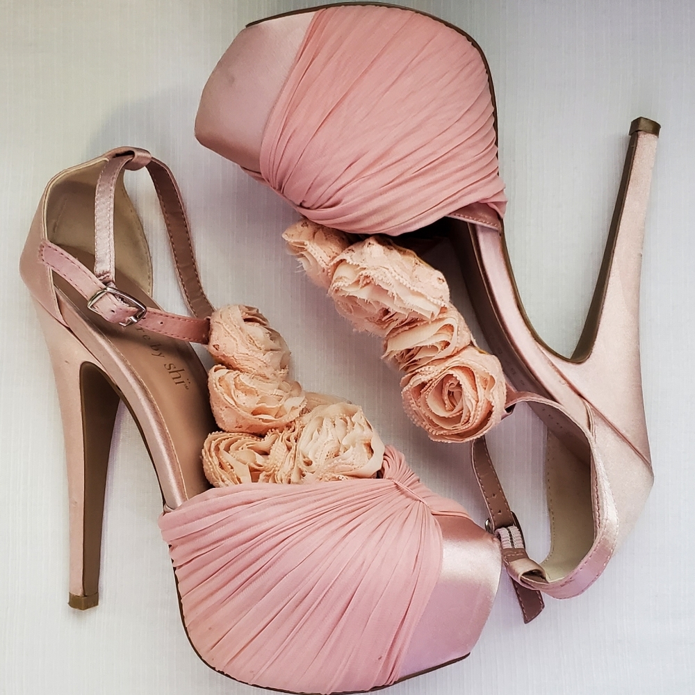 Shi Size 7 Pink Flower 6" Platform Heels